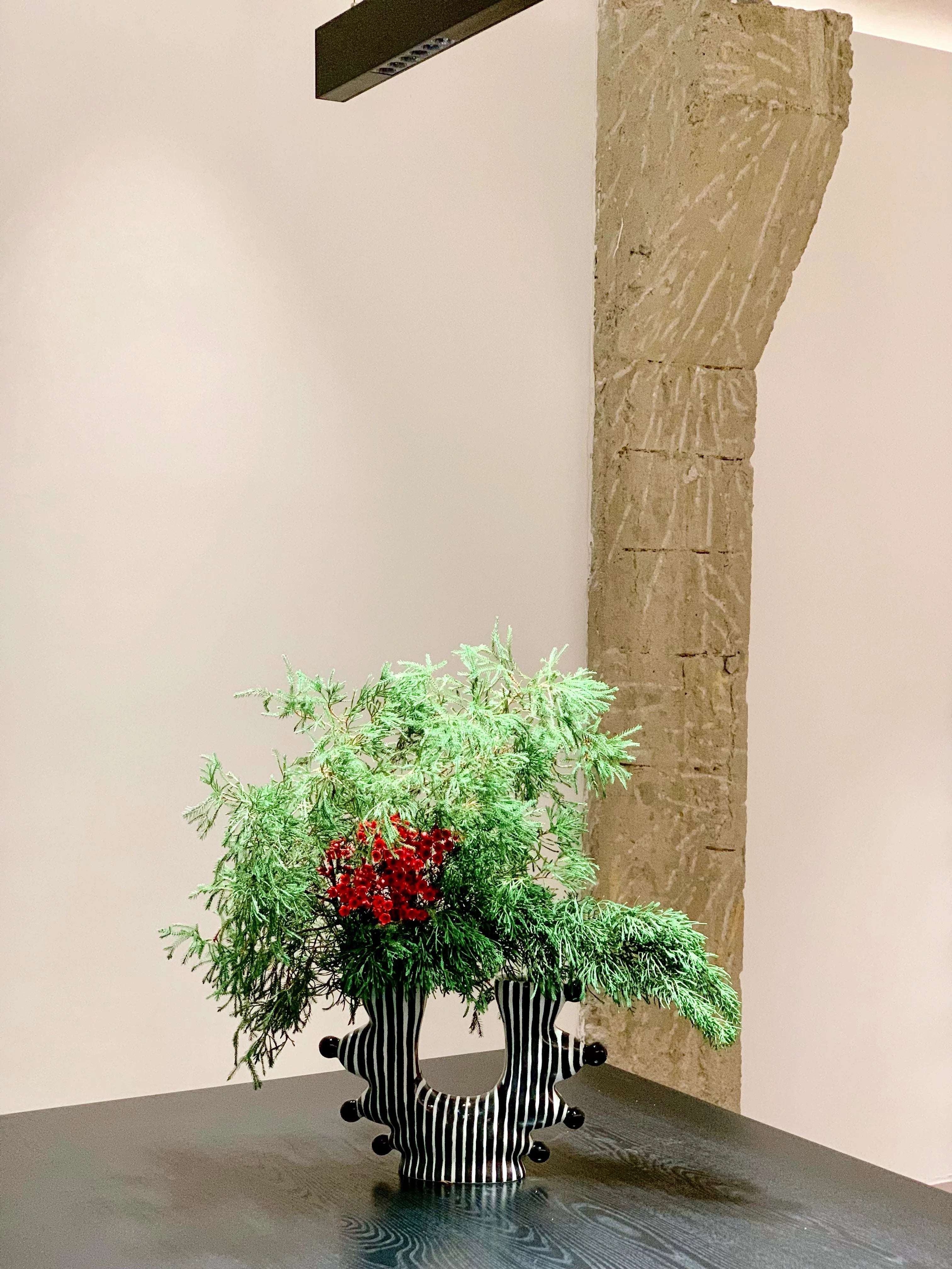 Ceramic U-Shaped Vase - TRLab Shop