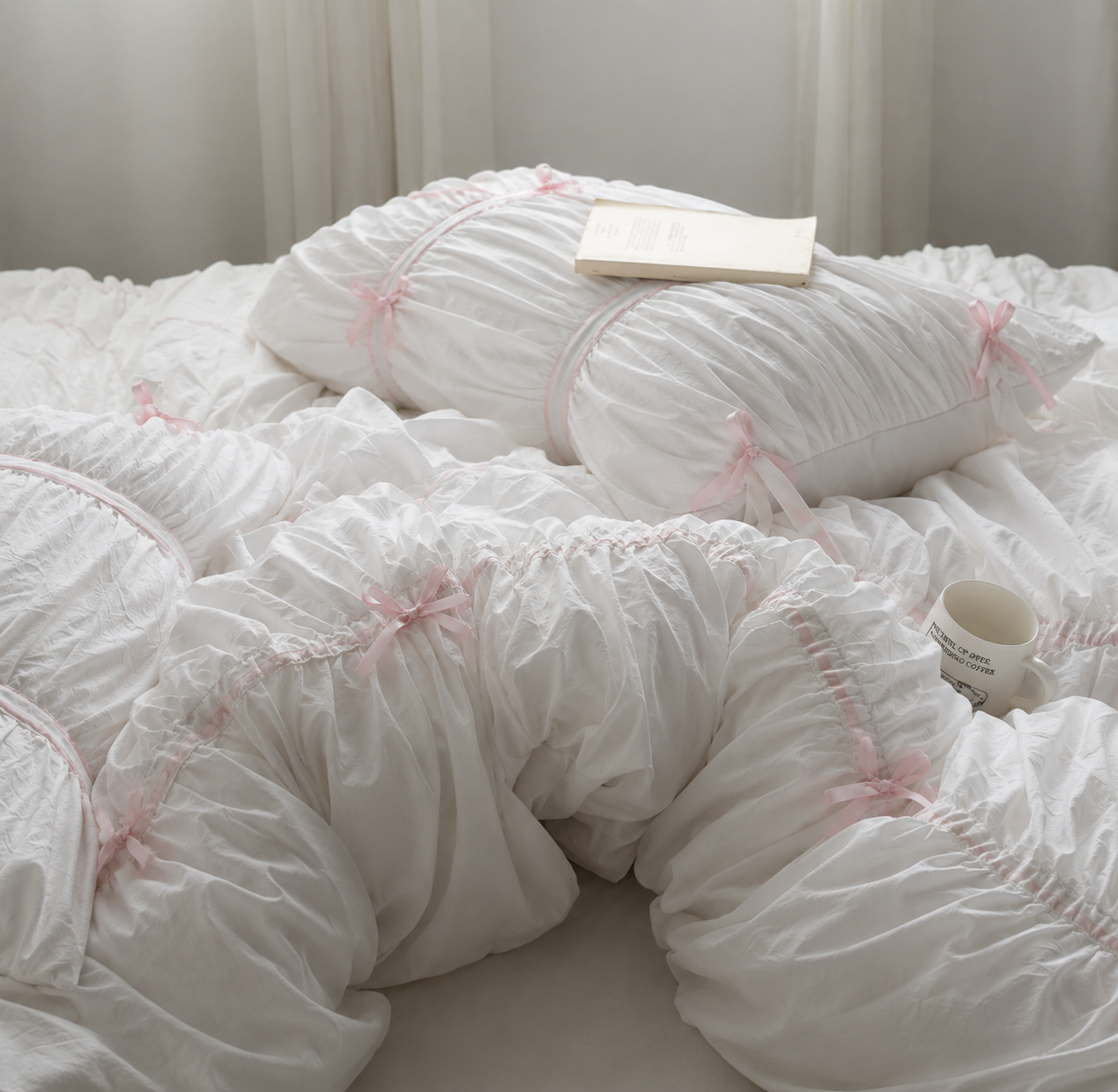 Pleated bow detail bedding set