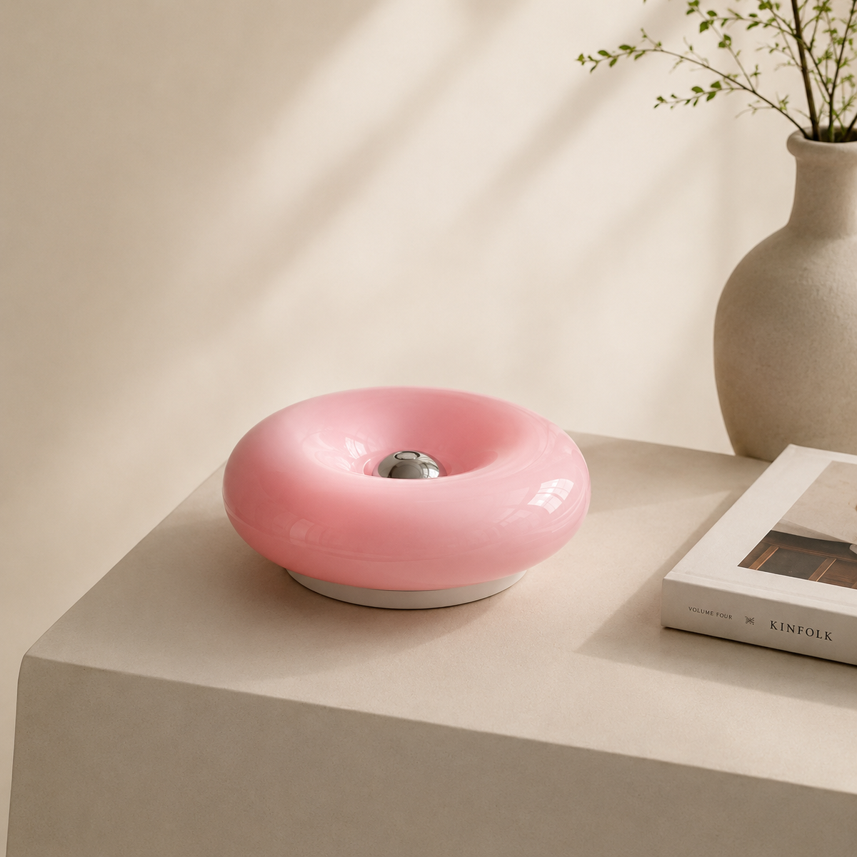 Halo donut-shaped table lamp