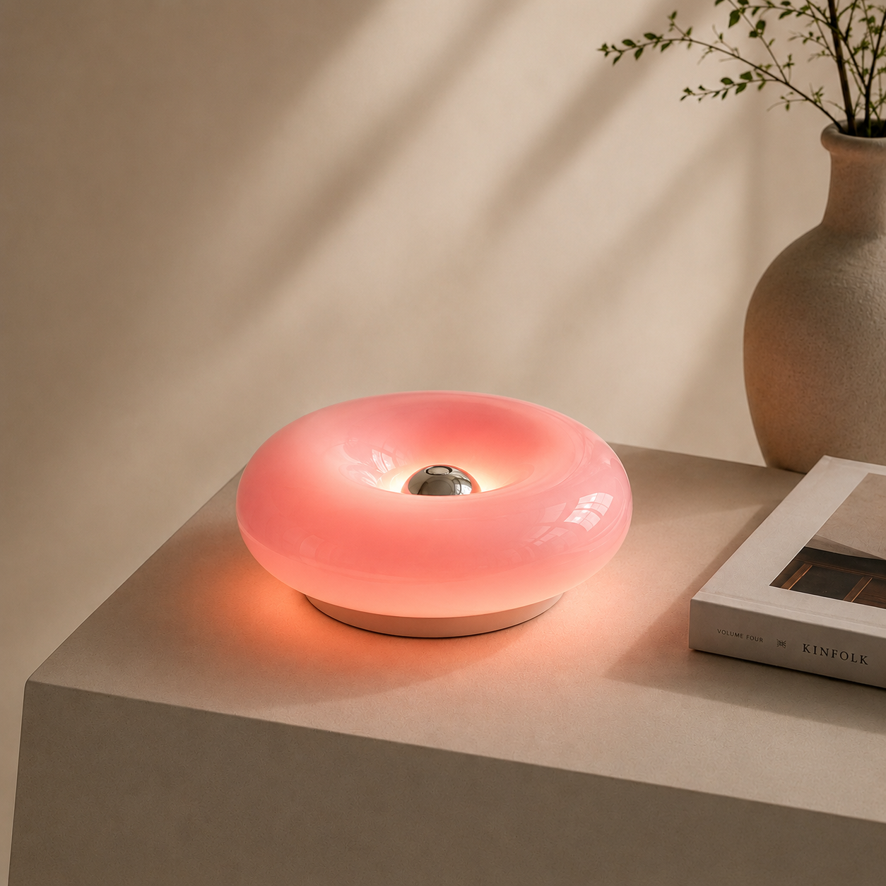 Halo donut-shaped table lamp