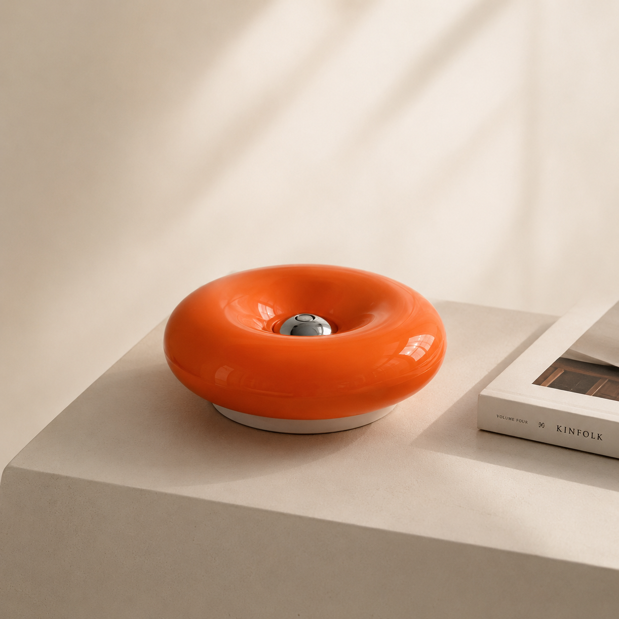 Halo donut-shaped table lamp