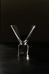 Clear glass wine cup with ice-cube base from TRLab Shop, showcasing a modern design for chilled wine serving.