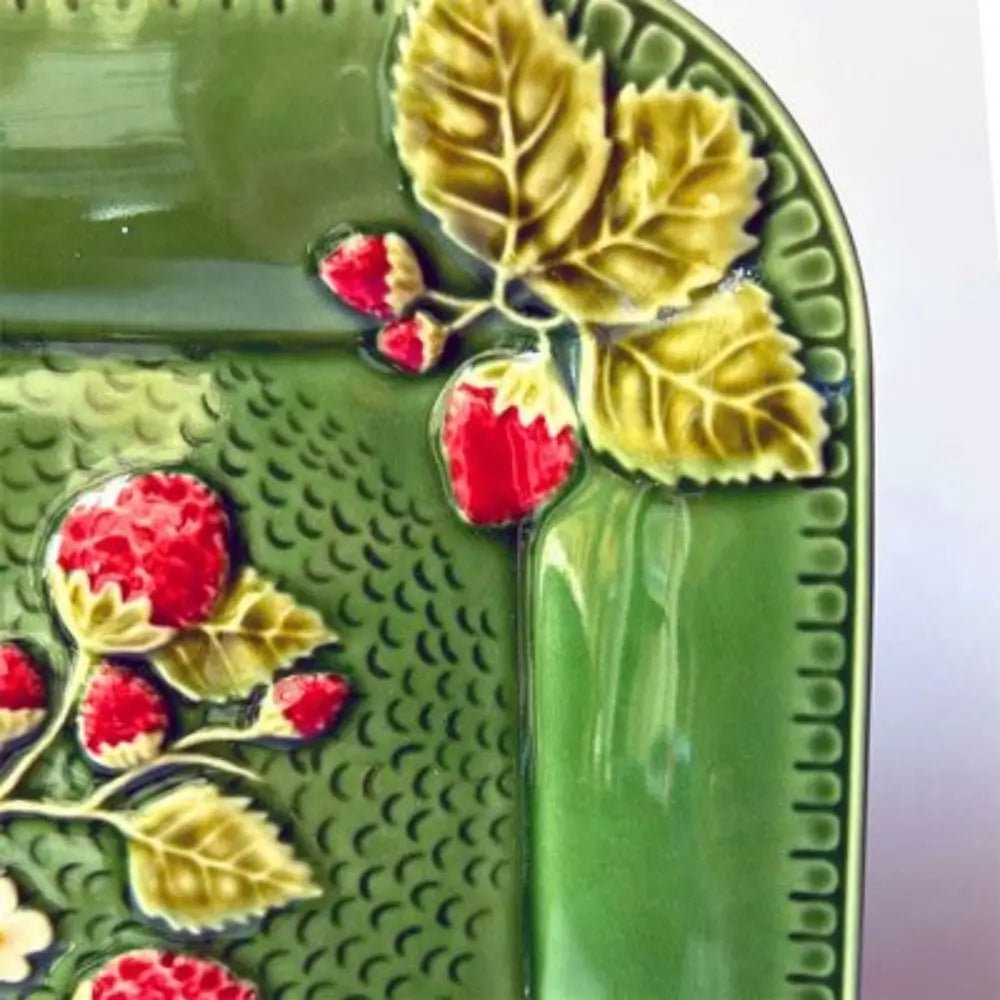 Bordallo Pinheiro Strawberry rectangular tray 34x21 cm. - 13.38x8.26 in. - Buy now on ShopDecor - Discover the best products by BORDALLO PINHEIRO design