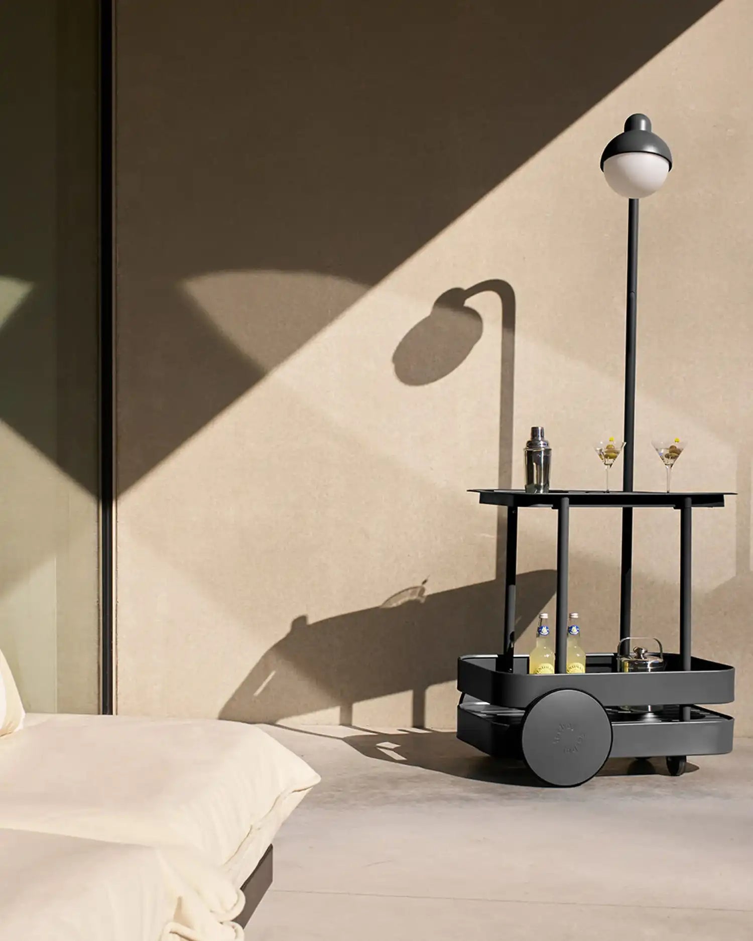 Fatboy Jolly Trolley multifunctional trolley/table - Buy now on ShopDecor - Discover the best products by FATBOY design