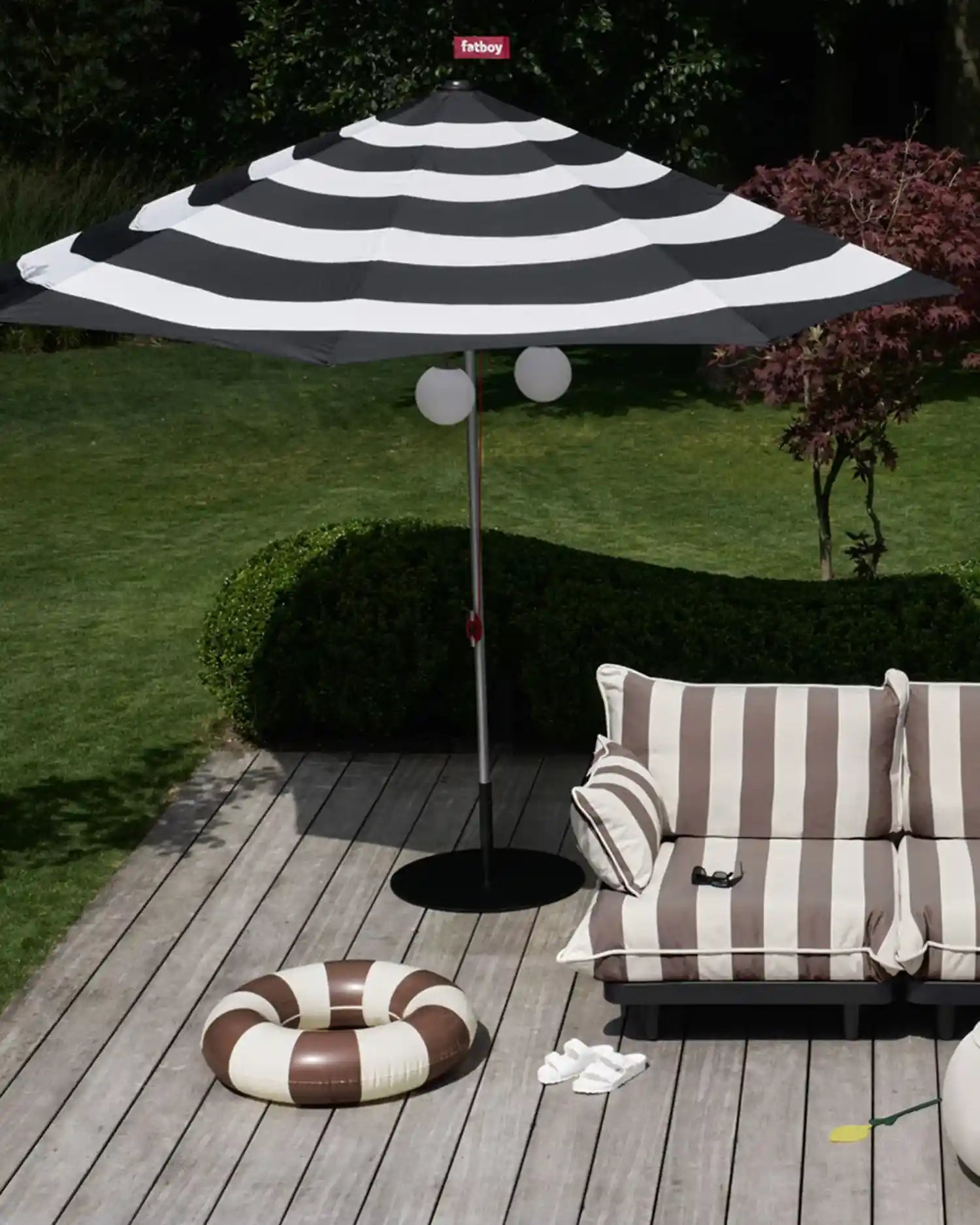 Fatboy Stripesol parasol with base - Buy now on ShopDecor - Discover the best products by FATBOY design
