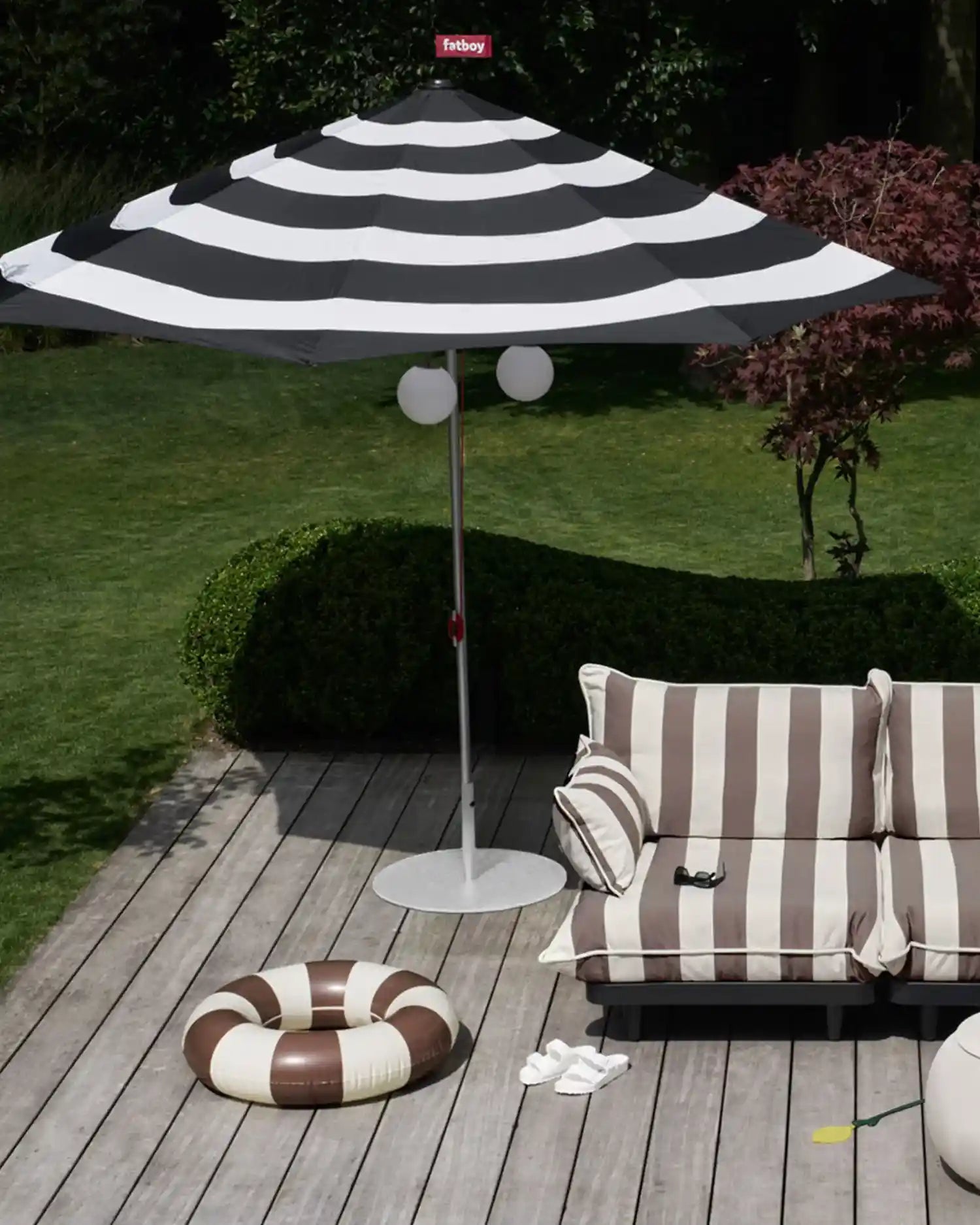 Fatboy Stripesol parasol with base - Buy now on ShopDecor - Discover the best products by FATBOY design