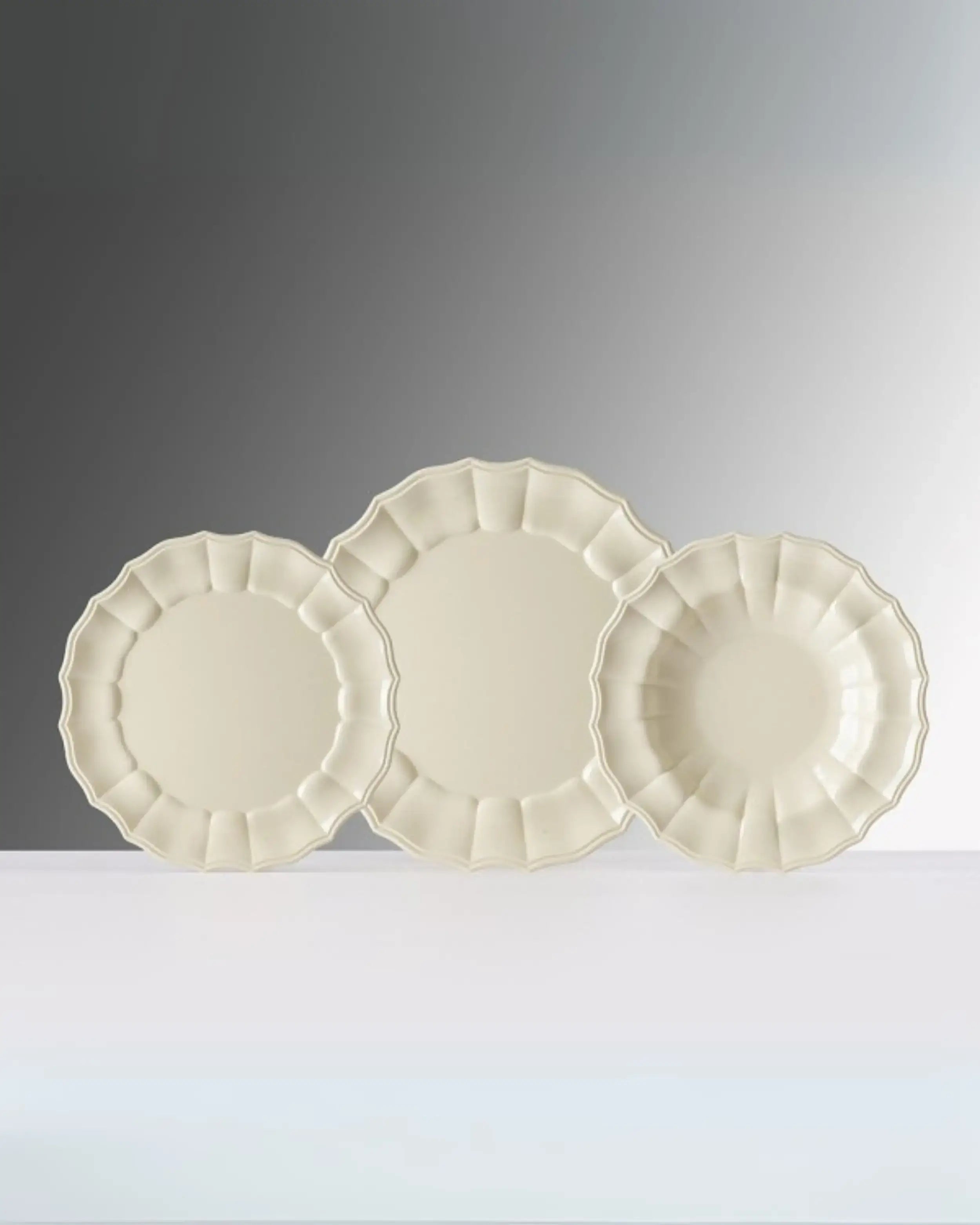Mario Luca Giusti Eva fruit plate diam. 23 cm. - 9.05 in. - Buy now on ShopDecor - Discover the best products by MARIO LUCA GIUSTI design