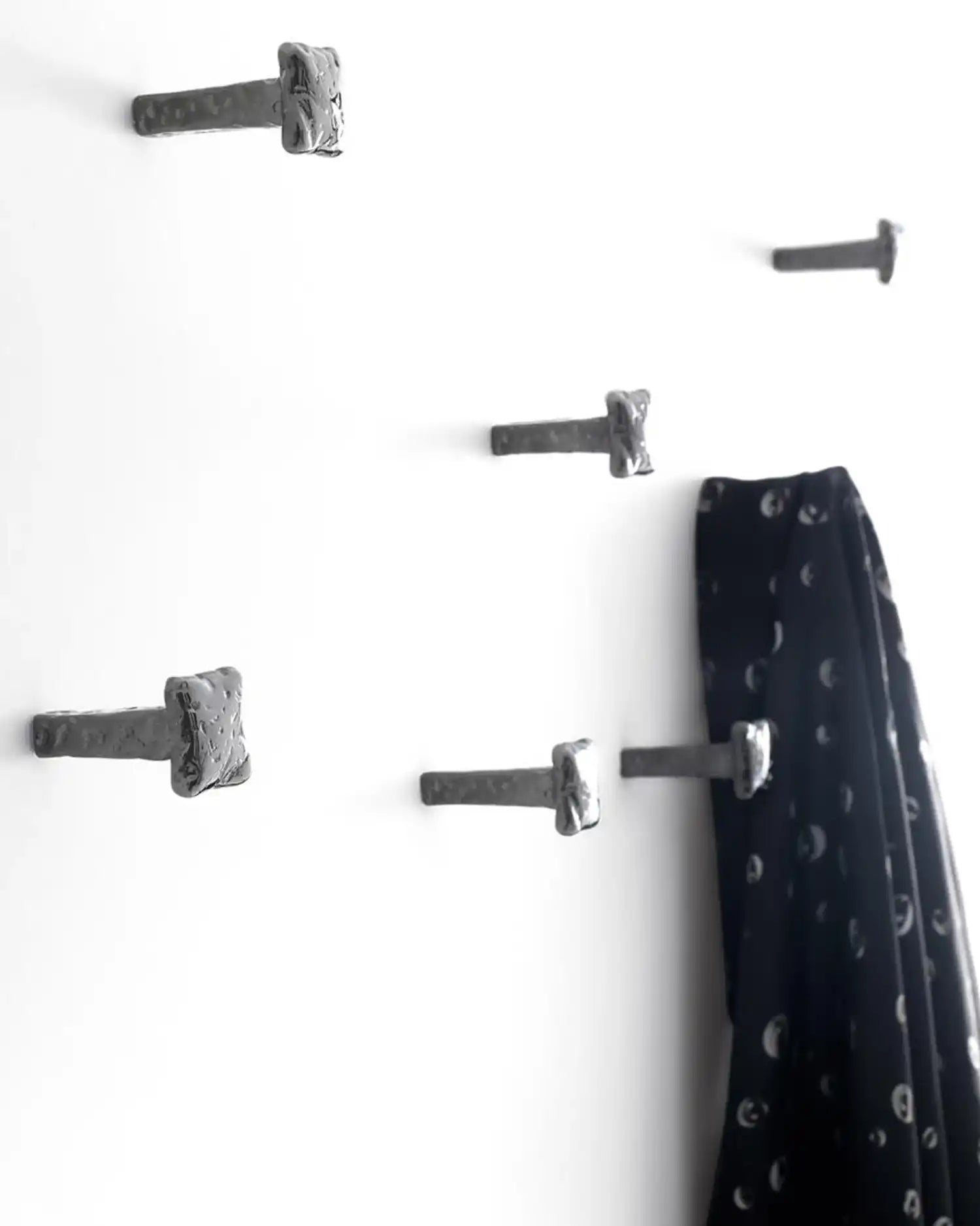 Opinion Ciatti Chiodo Schiaccia Chiodo set 4 pieces clothes hanger nail - Buy now on ShopDecor - Discover the best products by OPINION CIATTI design