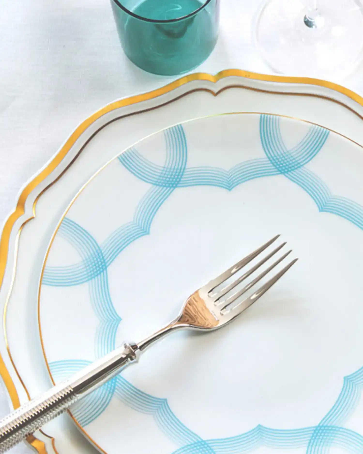 Raynaud Aura coupe dinner plate in Limoges porcelain with light blue decoration - Buy now on ShopDecor - Discover the best products by RAYNAUD design