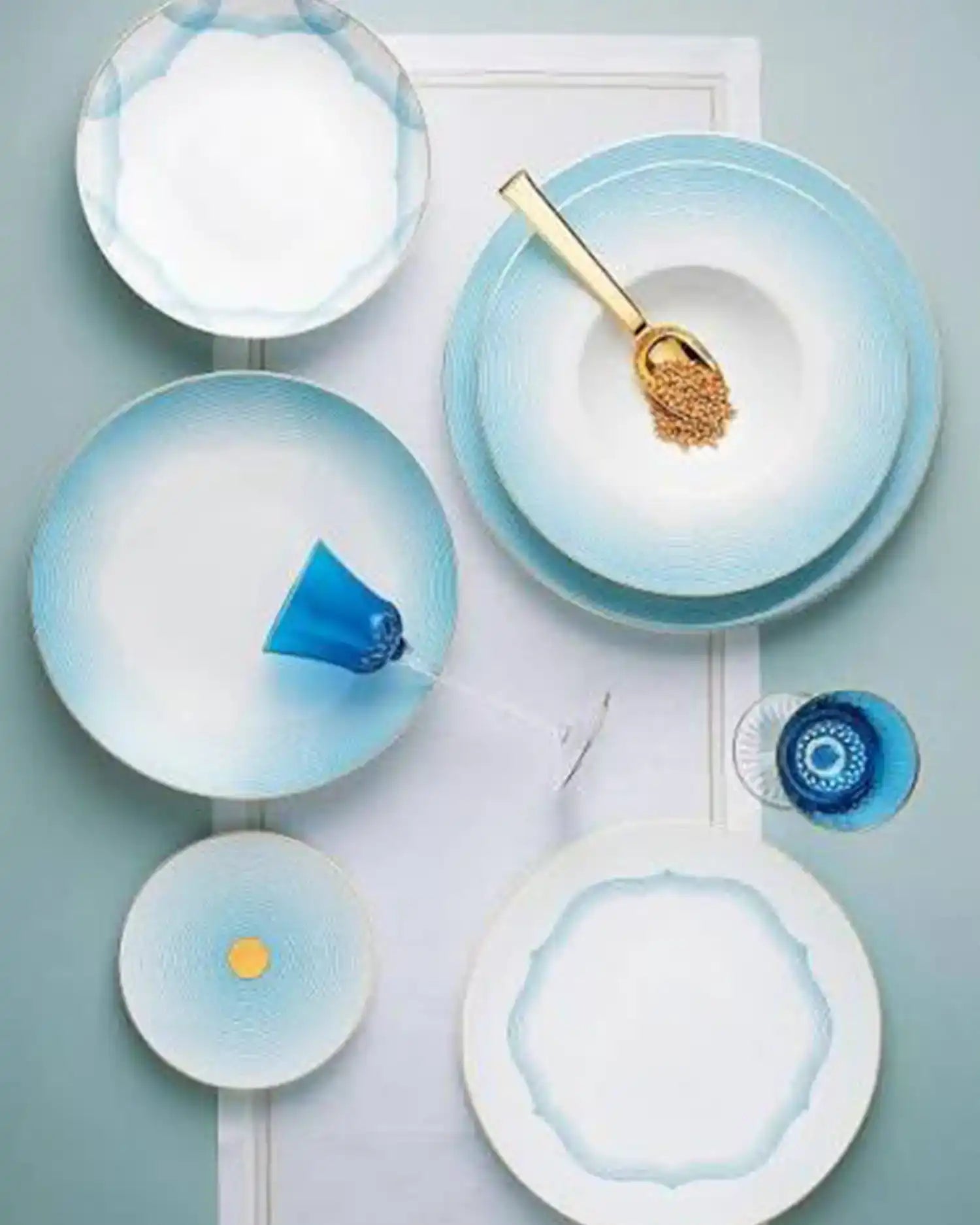 Raynaud Aura coupe dinner plate in Limoges porcelain with light blue decoration - Buy now on ShopDecor - Discover the best products by RAYNAUD design