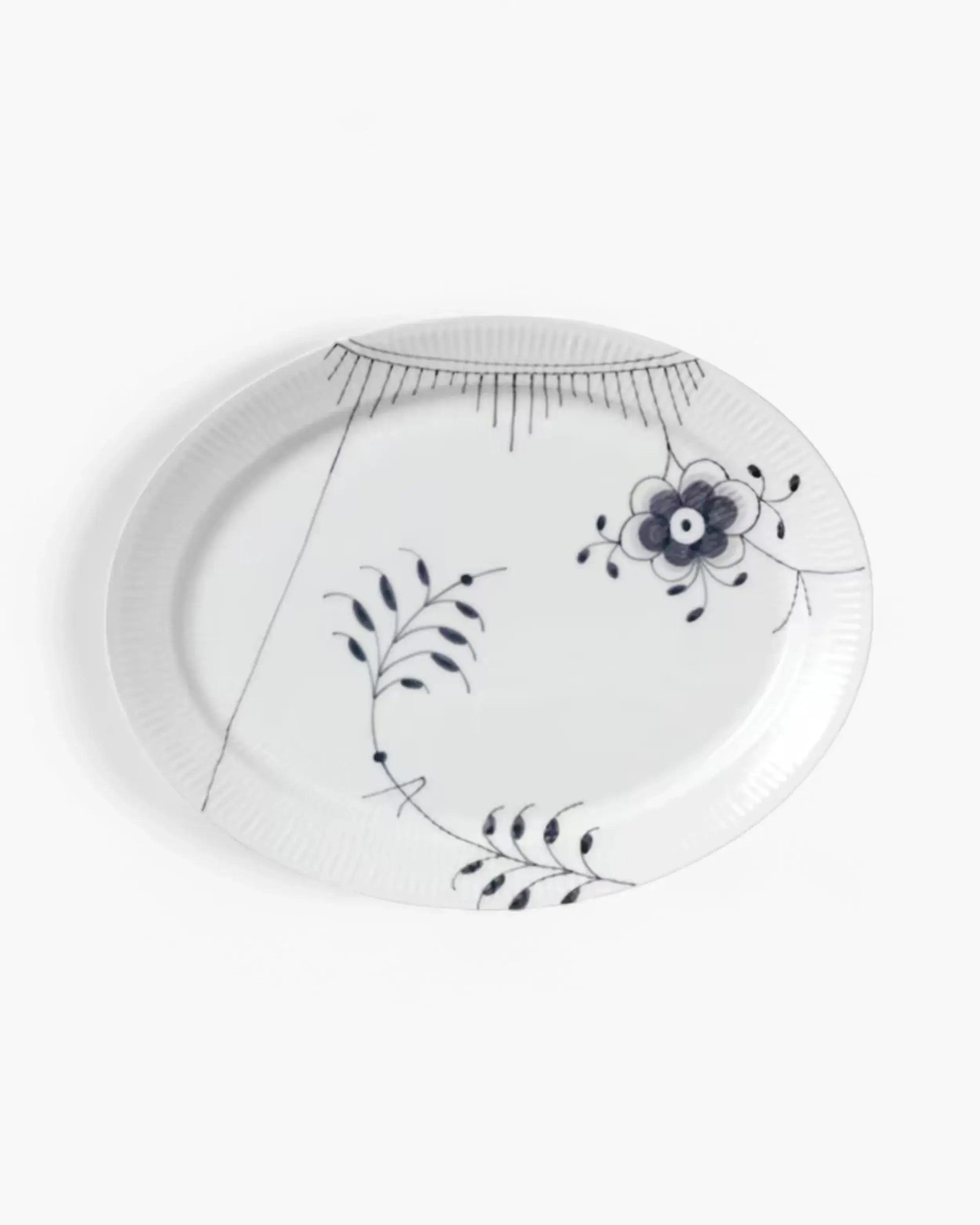 Royal Copenhagen Fluted Mega oval dish Black 34 cm - 13.39 in - Buy now on ShopDecor - Discover the best products by ROYAL COPENHAGEN design