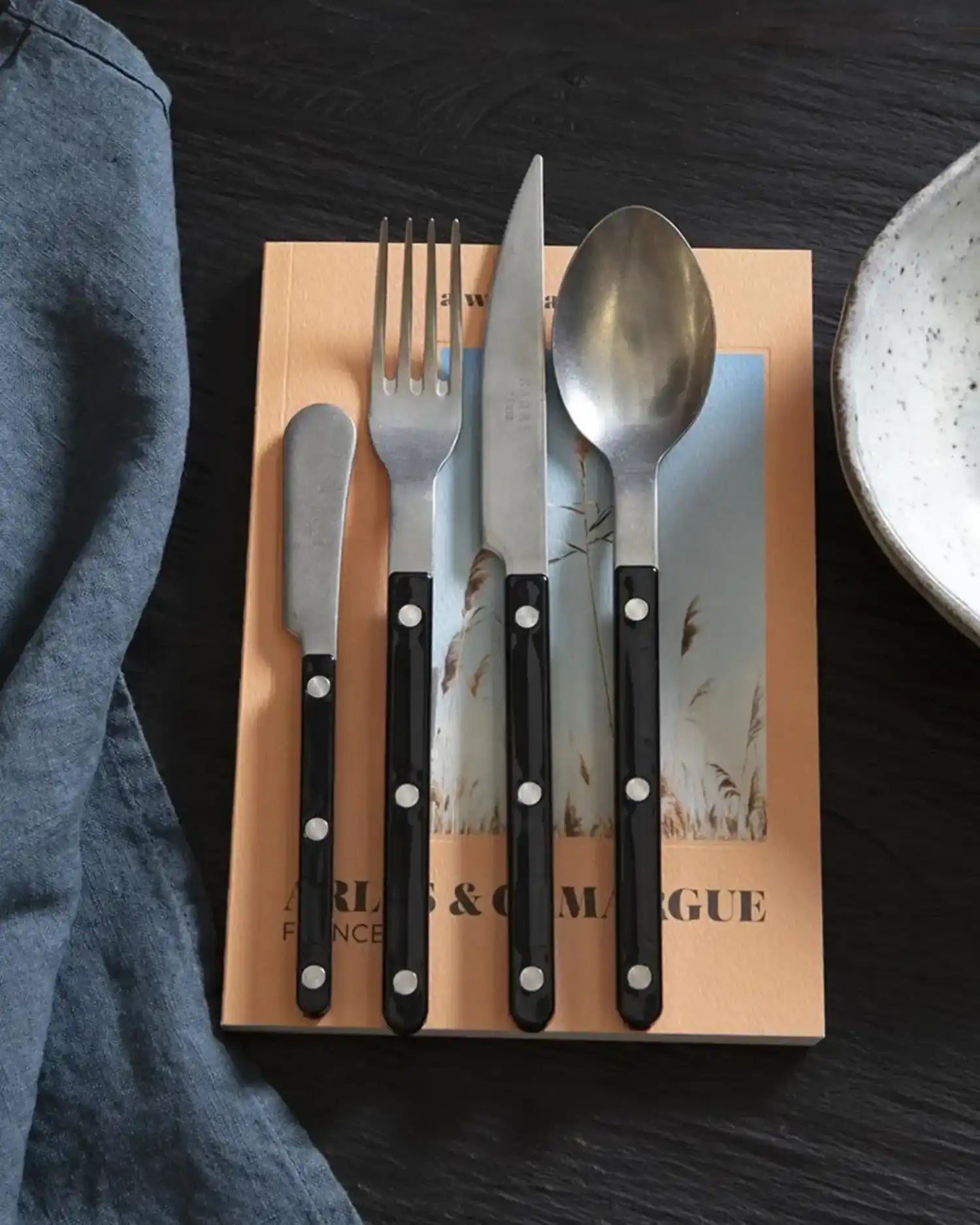 Sabre Paris Bistrot Vintage 24-piece stainless steel cutlery set with nylon handles - Buy now on ShopDecor - Discover the best products by SABRE PARIS design