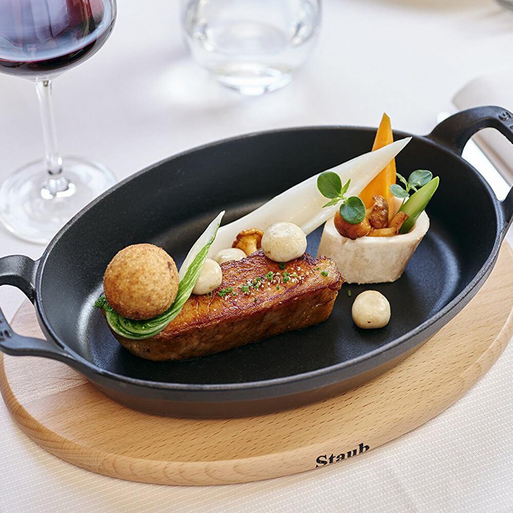 Staub Oval baking dish cast iron 28 cm black - Buy now on ShopDecor - Discover the best products by STAUB design
