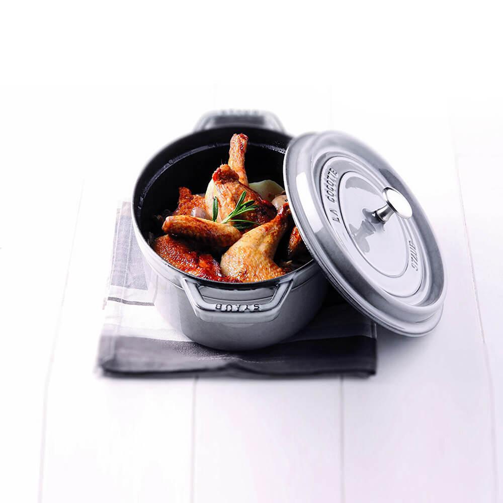 Staub Oval Cocotte cast iron pot 17 cm Black - Buy now on ShopDecor - Discover the best products by STAUB design