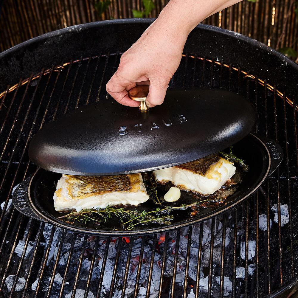 Staub Oval Dish with service lid 31 cm Black - Buy now on ShopDecor - Discover the best products by STAUB design
