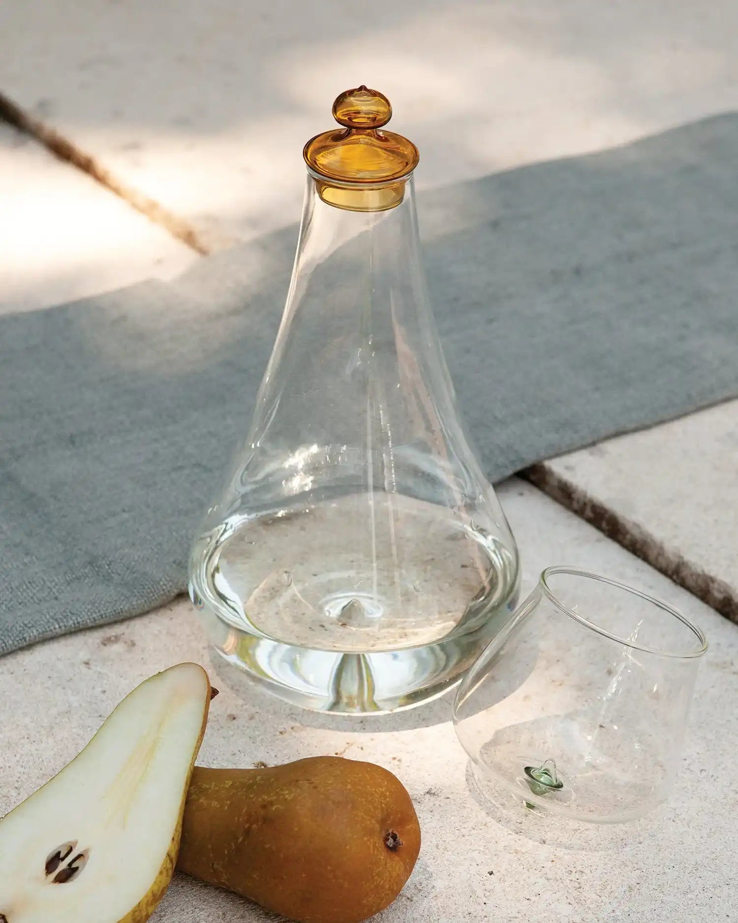 Zafferano Pirolo glass bottle with colored cap 2 l - 67.2 oz - Buy now on ShopDecor - Discover the best products by ZAFFERANO design